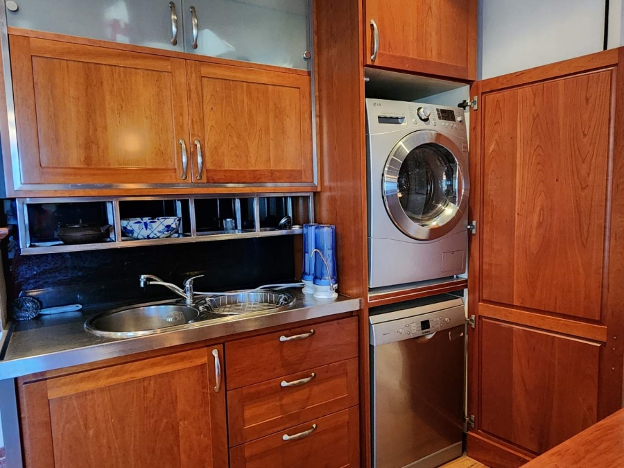 2 Bedroom Property for Sale in Sea Point Western Cape